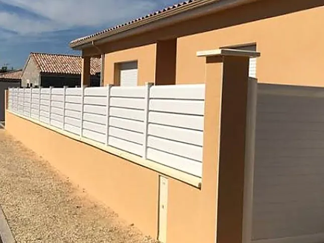 Cloture pvc ajouree maison
